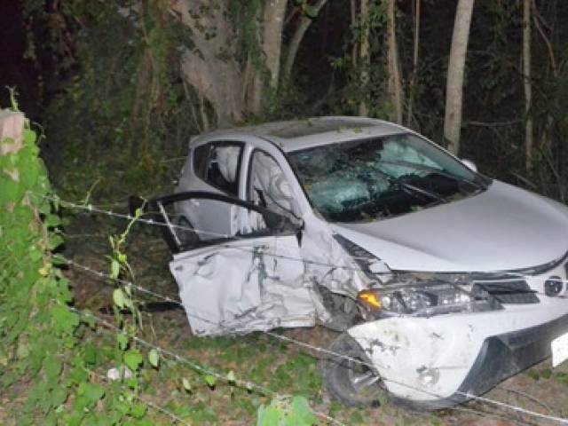 Toyota RAV-4 2.5 chocado 2016 2.5 blanco $450.000