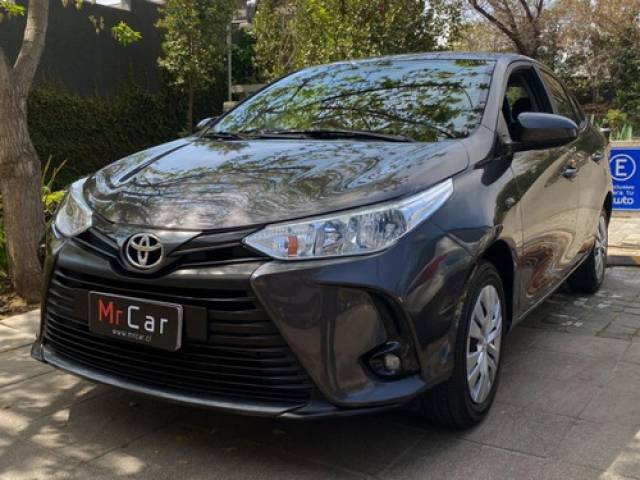 Toyota Yaris Gli 2022 gris grafito dirección asistida $13.800.000