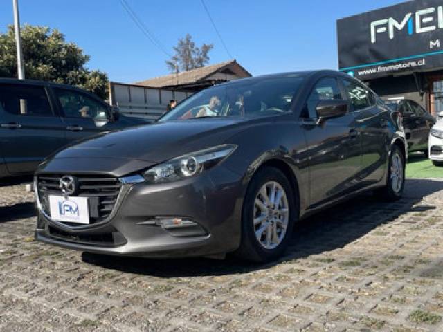 Mazda 3 S AT 4P 2019 86.700 kilómetros gris Las Condes